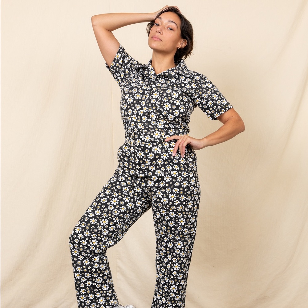 Big Bud Press Black Lazy Daisy Jumpsuit Size Small🌼